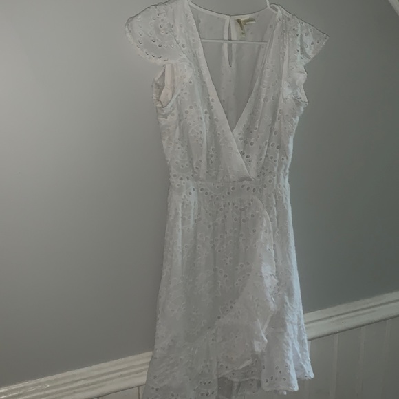 White summer dress. - Picture 1 of 3